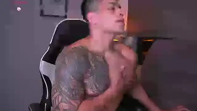 Snapshot of tyler_muscle1 chatting on 10-22-25, 01:16 tyler muscle1 online show from 10-22-25, 01:16