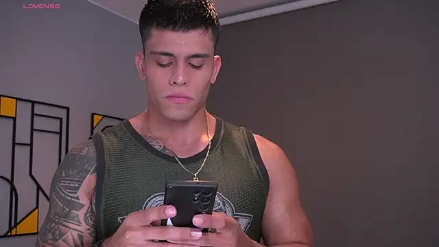 tyler muscle1 online show from 01-09-26, 02:51