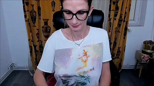 NaughtyWifey1 online show from 10-31-25, 04:42