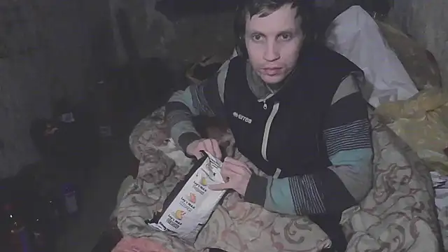 Snapshot of makarov1993 chatting on 12-18-25, 04:00 makarov1993 online show from 12-18-25, 04:00