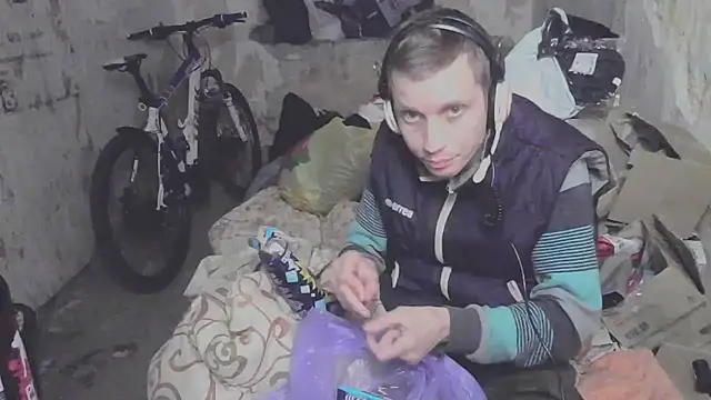 Snapshot of makarov1993 chatting on 10-21-25, 09:25 makarov1993 online show from 10-21-25, 09:25