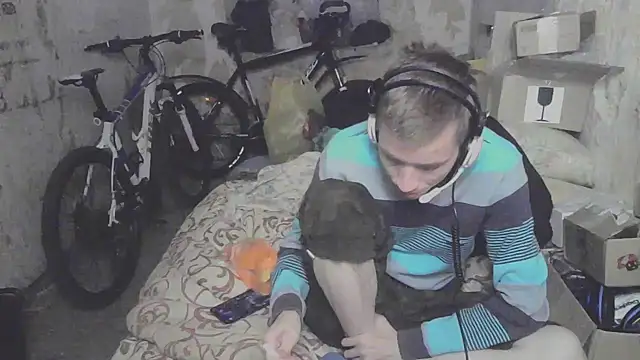 Snapshot of makarov1993 chatting on 10-03-25, 05:31 makarov1993 online show from 10-03-25, 05:31
