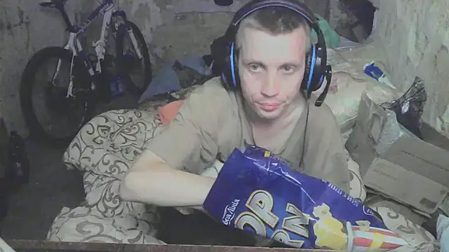 Snapshot of makarov1993 chatting on 09-14-25, 03:01 makarov1993 online show from 09-14-25, 03:01