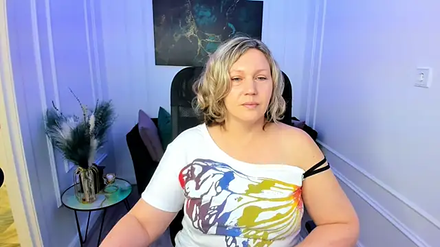 Snapshot of NinaStarle chatting on 05-20-26, 04:31 NinaStarle online show from 05-20-26, 04:31