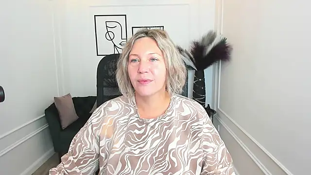 Snapshot of NinaStarle chatting on 09-28-25, 04:30 NinaStarle online show from 09-28-25, 04:30