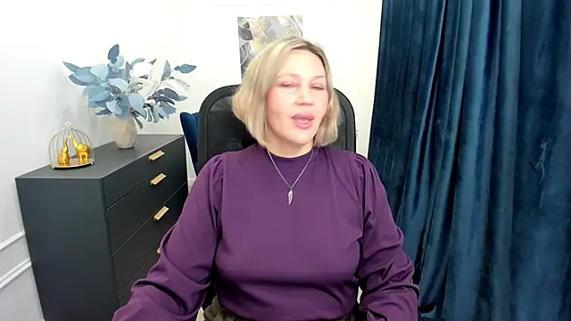 Snapshot of NinaStarle chatting on 10-11-25, 04:46 NinaStarle online show from 10-11-25, 04:46