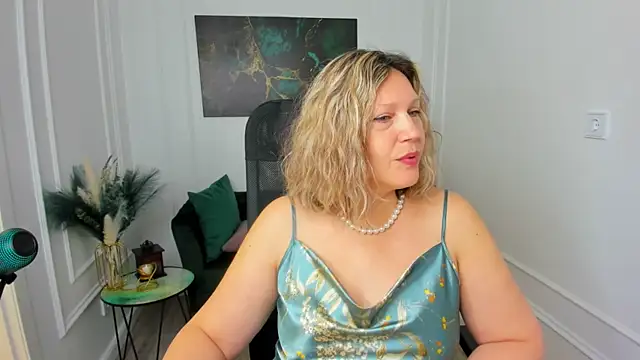 Snapshot of NinaStarle chatting on 04-26-26, 04:21 NinaStarle online show from 04-26-26, 04:21