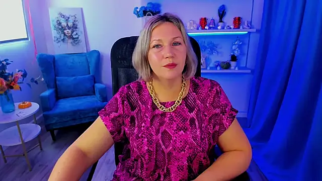 Snapshot of NinaStarle chatting on 10-24-25, 04:44 NinaStarle online show from 10-24-25, 04:44