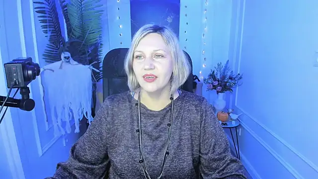 Snapshot of NinaStarle chatting on 10-17-25, 04:49 NinaStarle online show from 10-17-25, 04:49