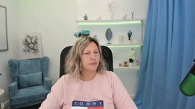 Snapshot of NinaStarle chatting on 09-19-25, 11:58 NinaStarle online show from 09-19-25, 11:58