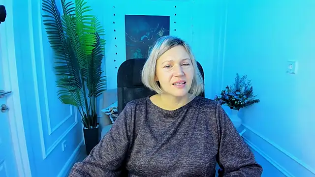 Snapshot of NinaStarle chatting on 10-15-25, 04:33 NinaStarle online show from 10-15-25, 04:33