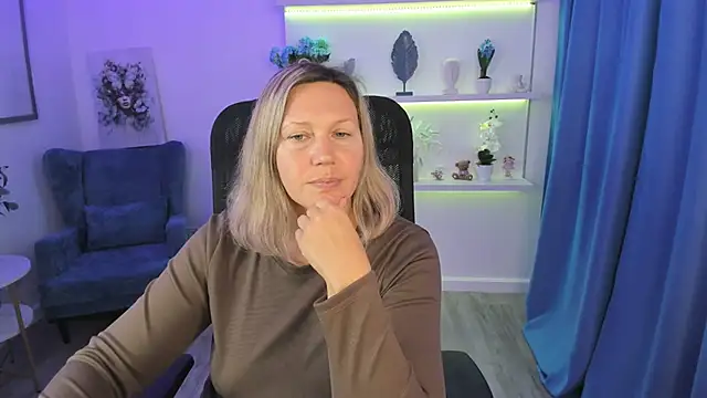 Snapshot of NinaStarle chatting on 09-13-25, 11:32 NinaStarle online show from 09-13-25, 11:32