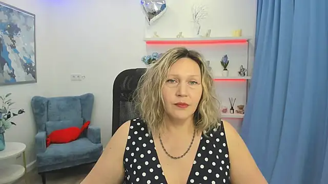 Snapshot of NinaStarle chatting on 04-27-26, 11:41 NinaStarle online show from 04-27-26, 11:41