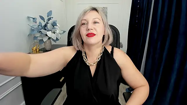 NinaStarle online show from 11-19-25, 04:45