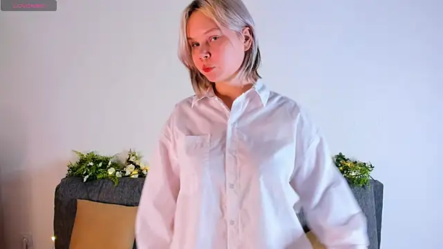 Snapshot of girlllsooft chatting on 09-22-25, 04:24 girlllsooft online show from 09-22-25, 04:24