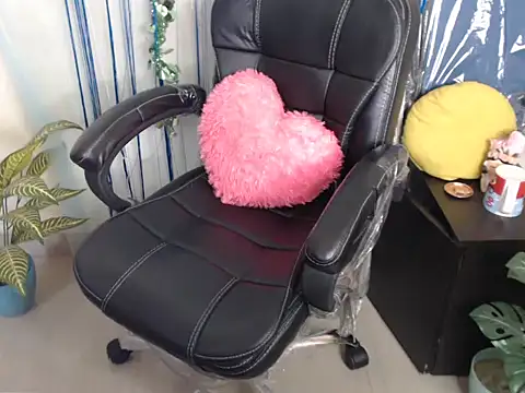 anika bold online show from 11-28-25, 04:12