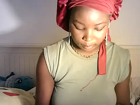 Snapshot of zoe215 chatting on 06-27-26, 12:44 zoe215 online show from 06-27-26, 12:44