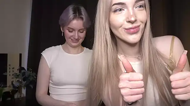 Snapshot of MaeEversley chatting on 12-20-25, 07:55 MaeEversley online show from 12-20-25, 07:55