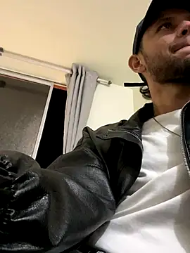 Snapshot of Michaell_Spinelly chatting on 09-21-25, 03:11 Michaell Spinelly online show from 09-21-25, 03:11