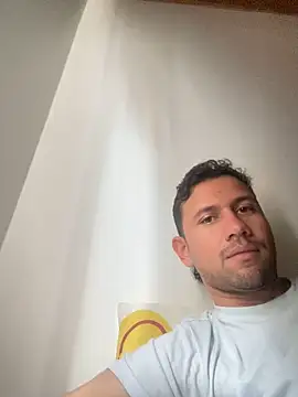 Snapshot of Michaell_Spinelly chatting on 10-20-25, 04:18 Michaell Spinelly online show from 10-20-25, 04:18