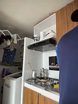 Snapshot of Manu0586 chatting on 11-17-25, 04:00 Manu0586 online show from 11-17-25, 04:00