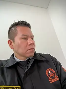 Snapshot of Manu0586 chatting on 10-25-25, 11:42 Manu0586 online show from 10-25-25, 11:42