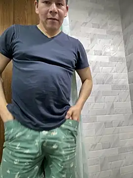 Snapshot of Manu0586 chatting on 11-25-25, 02:01 Manu0586 online show from 11-25-25, 02:01