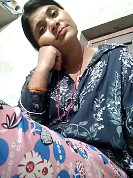 Snapshot of couple_71 chatting on 10-29-25, 07:29 couple 71 online show from 10-29-25, 07:29