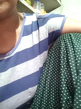 Snapshot of couple_71 chatting on 05-16-26, 07:18 couple 71 online show from 05-16-26, 07:18
