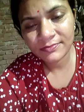 Snapshot of couple_71 chatting on 05-19-26, 06:15 couple 71 online show from 05-19-26, 06:15