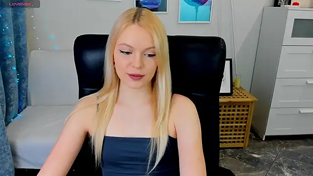Snapshot of KatherineePierce chatting on 04-24-26, 04:20 KatherineePierce online show from 04-24-26, 04:20