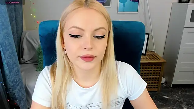 Snapshot of KatherineePierce chatting on 05-22-26, 03:21 KatherineePierce online show from 05-22-26, 03:21