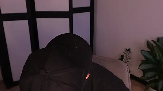 sweettaaron01 online show from 06-25-26, 10:59