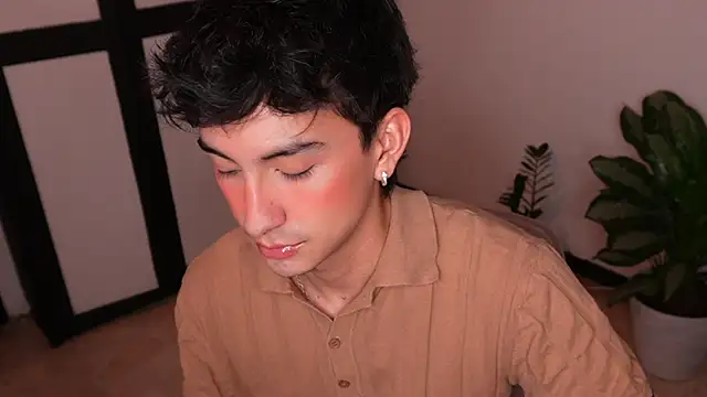 sweettaaron01 online show from 06-15-26, 12:44