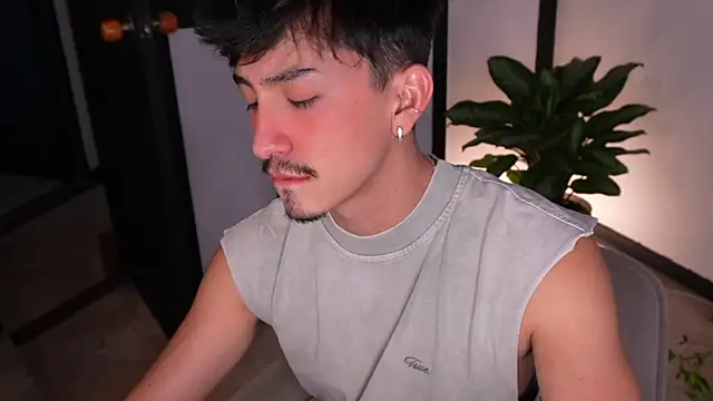 sweettaaron01 online show from 07-17-26, 11:13