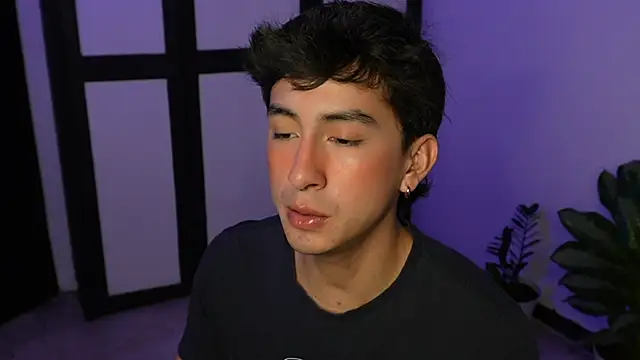 sweettaaron01 online show from 06-10-26, 12:56