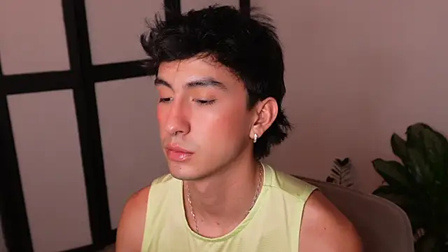 sweettaaron01 online show from 06-17-26, 12:32