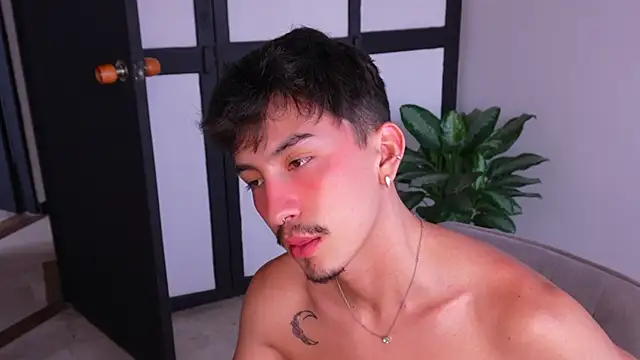 sweettaaron01 online show from 07-19-26, 07:43