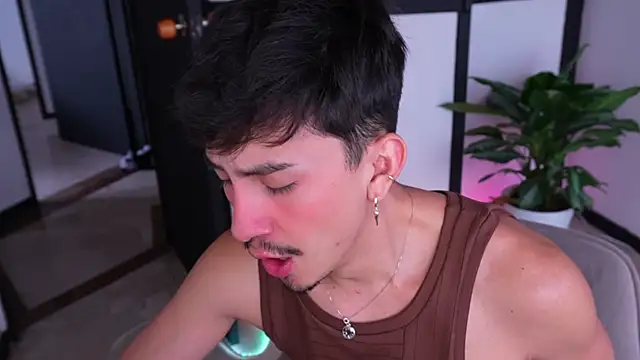 sweettaaron01 online show from 07-22-26, 06:10