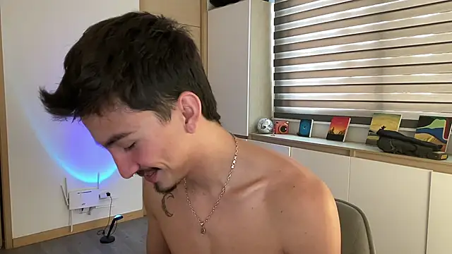 sweettaaron01 online show from 11-24-25, 05:35