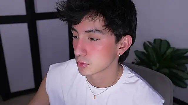 sweettaaron01 online show from 06-26-26, 11:21