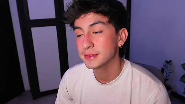 sweettaaron01 online show from 06-12-26, 11:57
