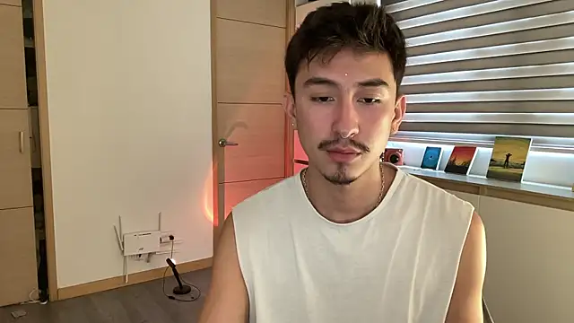 sweettaaron01 online show from 12-19-25, 06:21