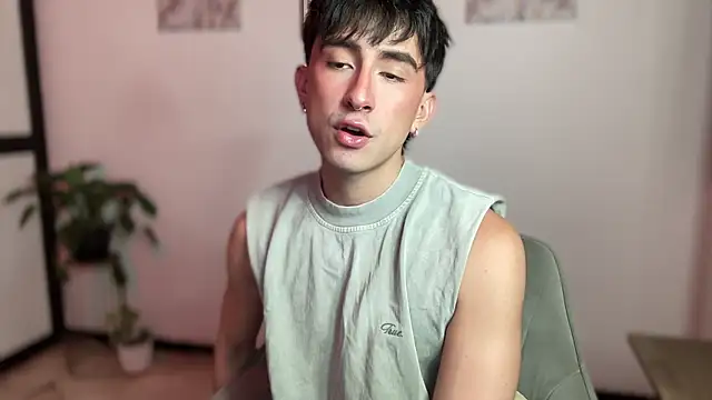 sweettaaron01 online show from 05-15-26, 11:36