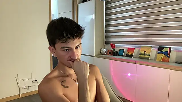 sweettaaron01 online show from 12-13-25, 08:04