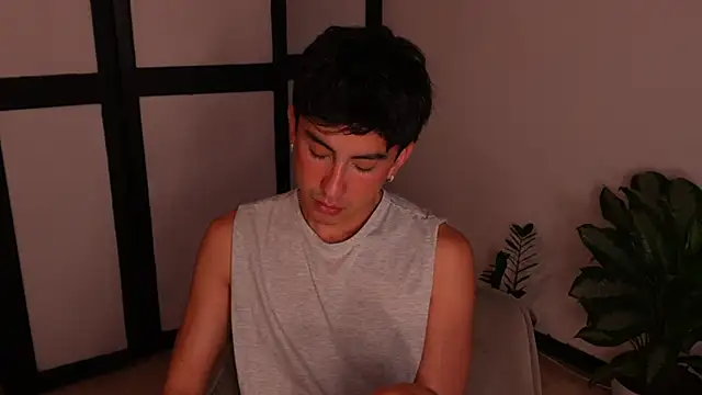sweettaaron01 online show from 06-19-26, 11:20