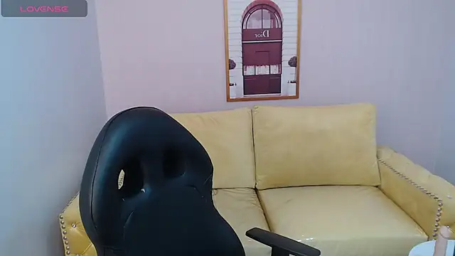 Snapshot of bellatrix_ch chatting on 10-15-25, 04:15 bellatrix ch online show from 10-15-25, 04:15