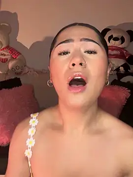 Snapshot of evelyn_ch_ chatting on 10-06-25, 11:00 evelyn ch online show from 10-06-25, 11:00