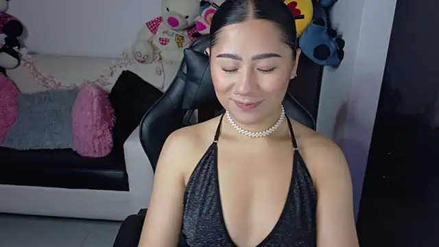 Snapshot of evelyn_ch_ chatting on 10-10-25, 10:49 evelyn ch online show from 10-10-25, 10:49