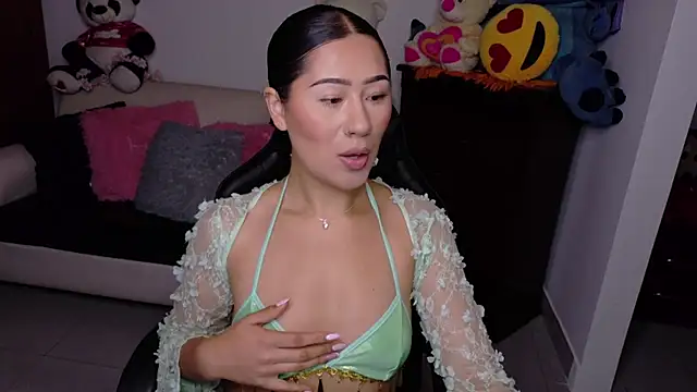 Snapshot of evelyn_ch_ chatting on 10-22-25, 02:05 evelyn ch online show from 10-22-25, 02:05